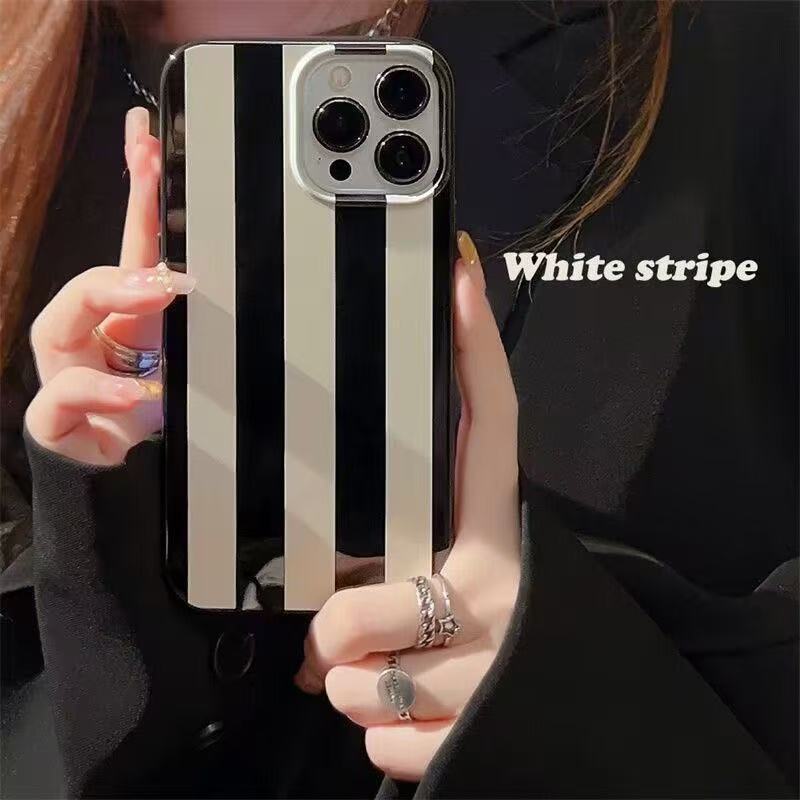 Phone Cases Drawing - غطاء هاتف بتصميم فني مميز وخطوط
